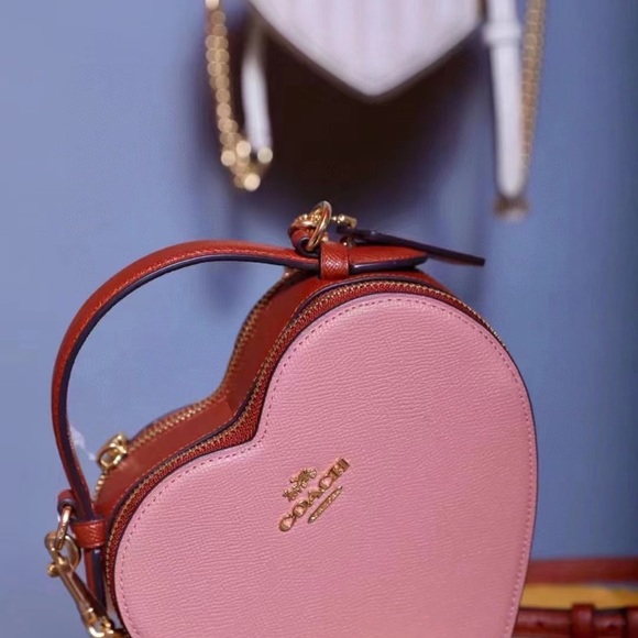 Heart Crossbody In Colorblock - Picture 3 of 9